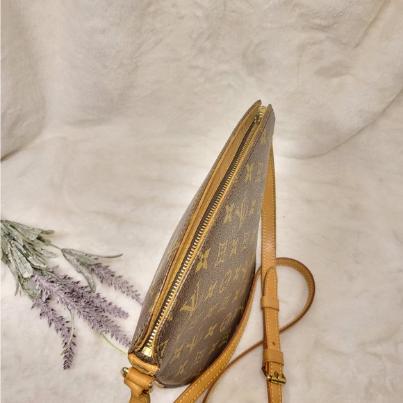 Authentic Louis Vuitton Drouot Crossbody shoulder bag - Picture 7 of 16